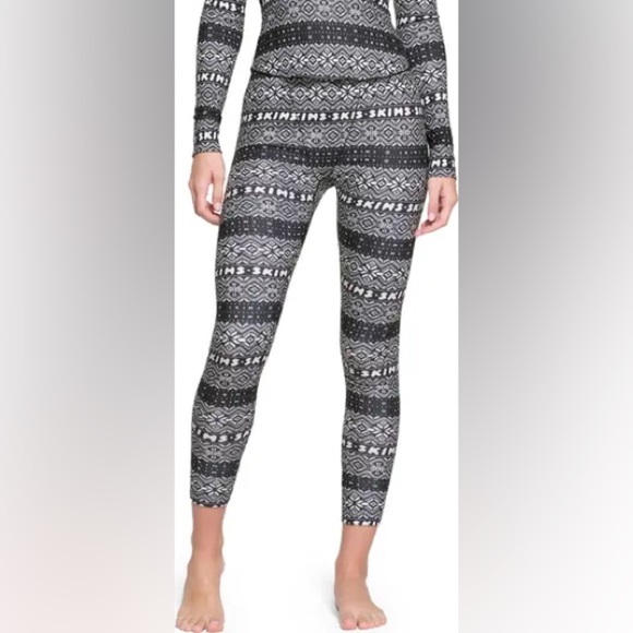 NEW SKIMS Logo Plush Pointelle Henley and Leggings Set medium - Picture 2 of 9